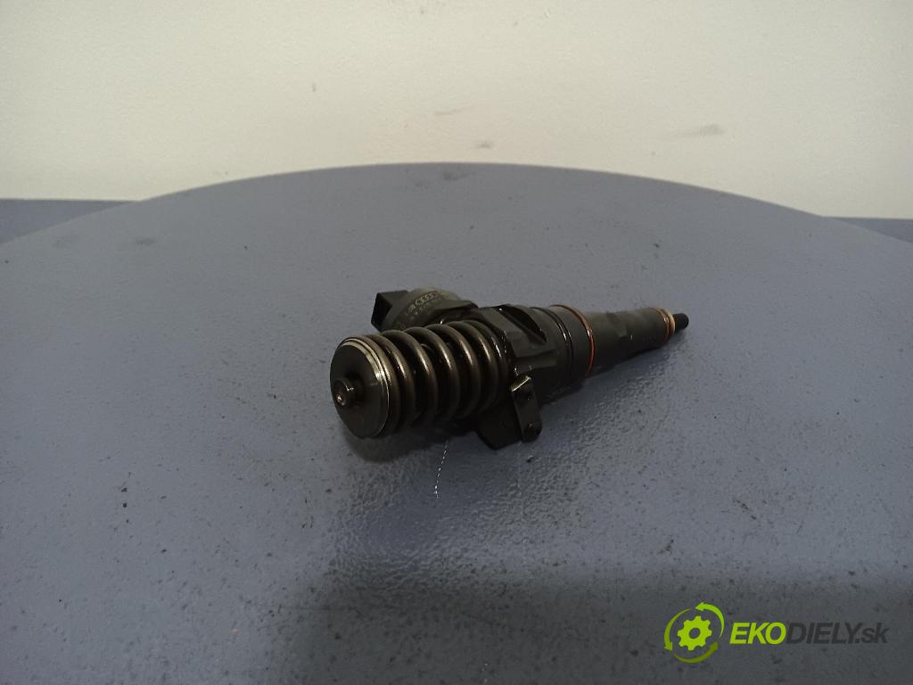 Audi A6 2002 vstřikovač 038130073AR