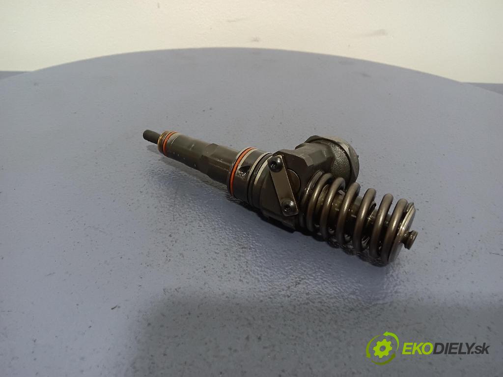 Audi A6 2002 vstřikovač 038130073AR
