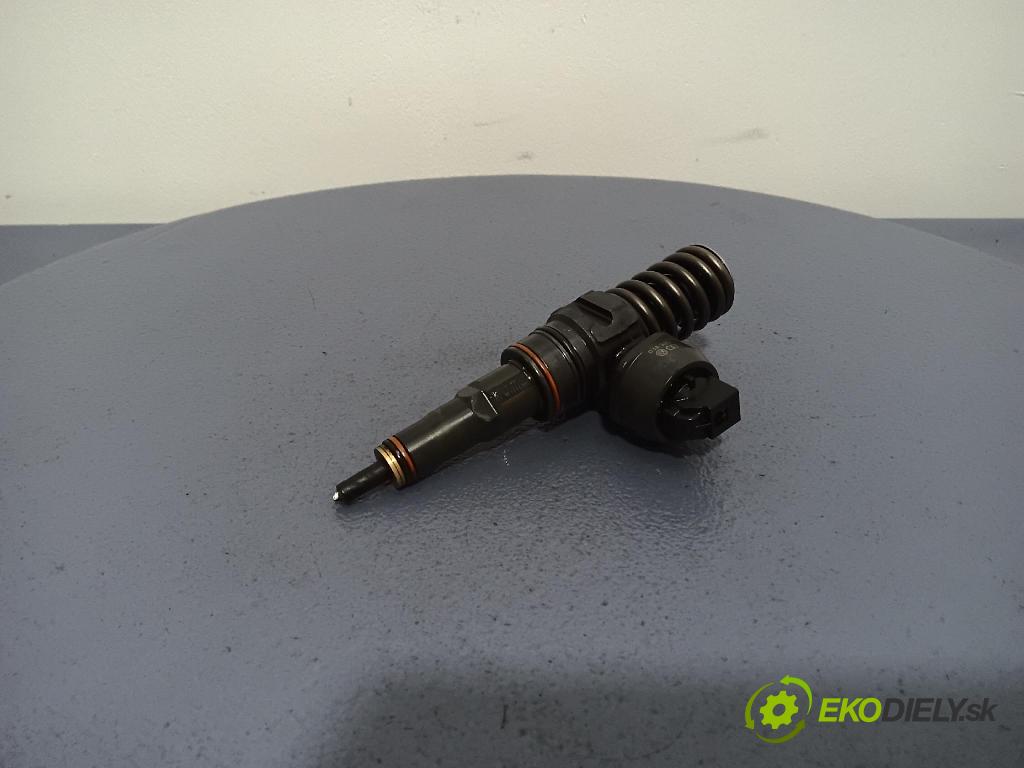 Audi A6 2002 vstřikovač 038130073AR