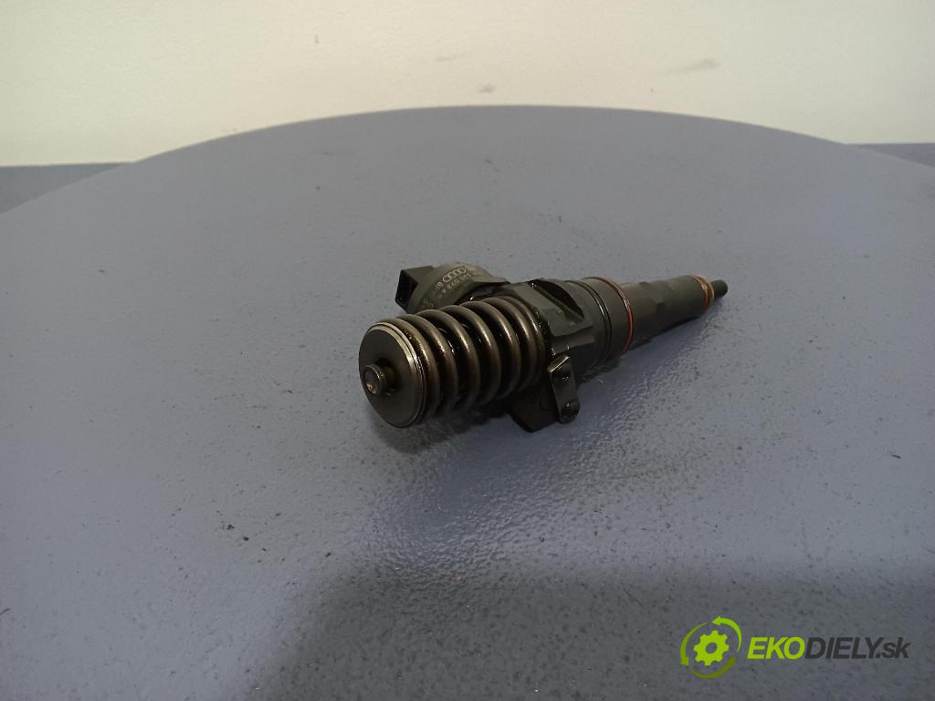 Audi A6 2002 vstřikovač 038130073AR