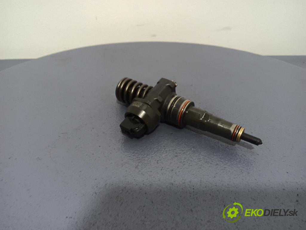 Audi A6 2002 vstřikovač 038130073AR