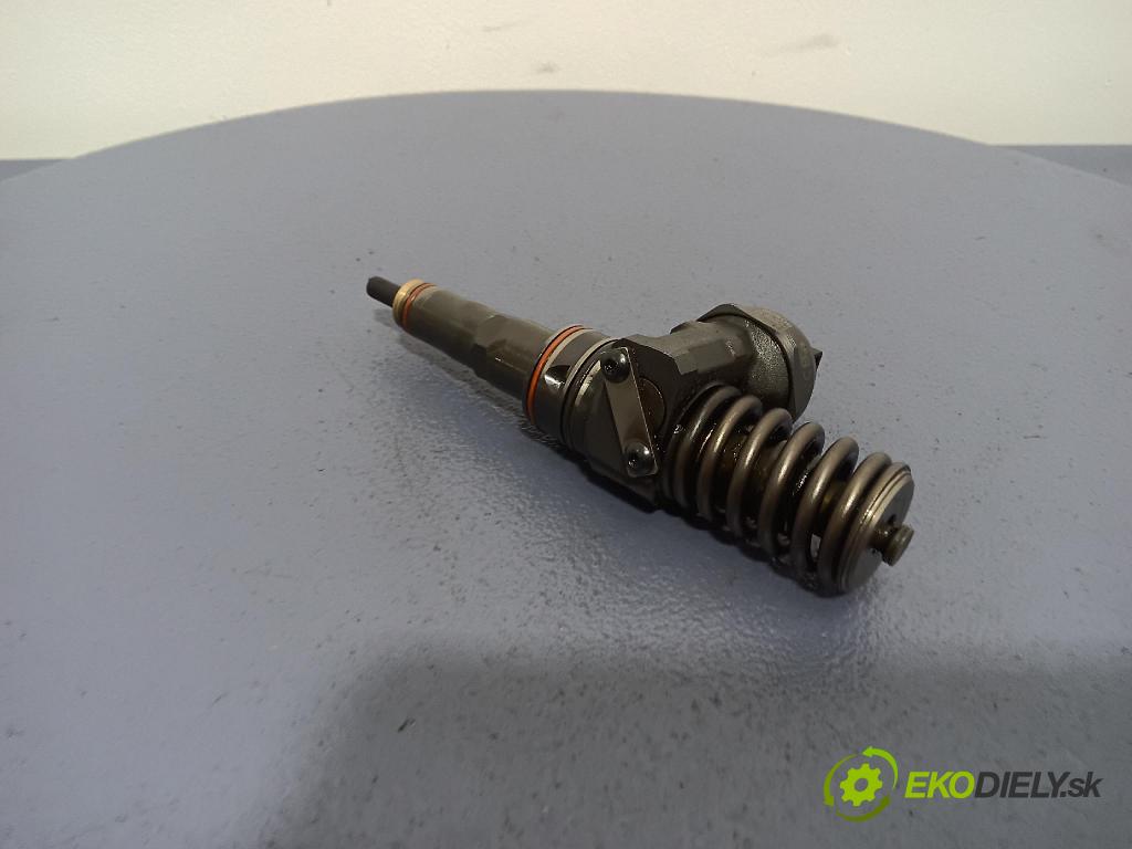 Audi A6 2002 vstřikovač 038130073AR