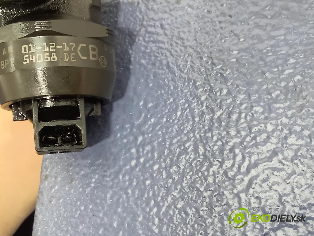Audi A6 2002 vstřikovač 038130073AR