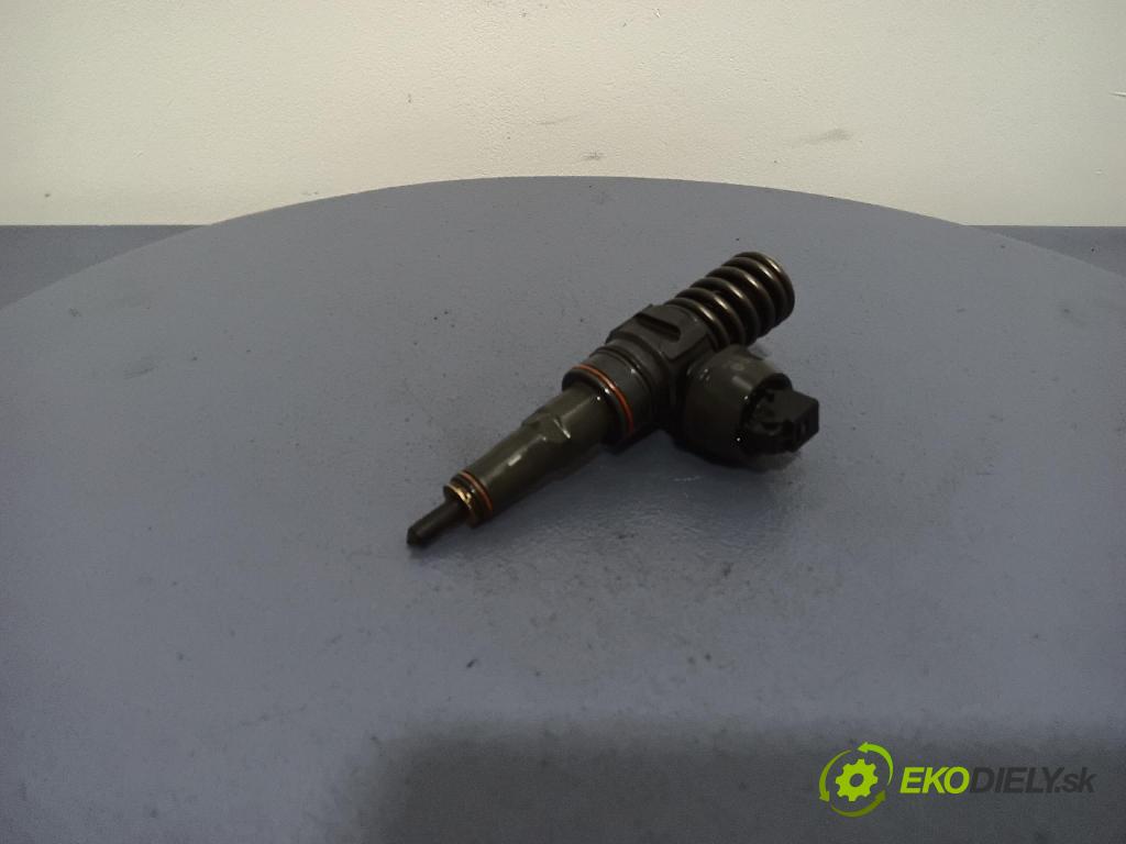 Audi A6 2002 vstřikovač 038130073AR