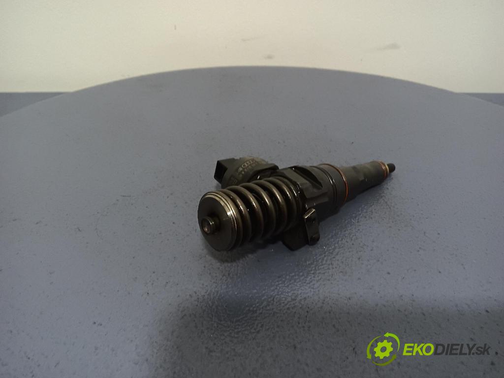 Audi A6 2002 vstřikovač 038130073AR