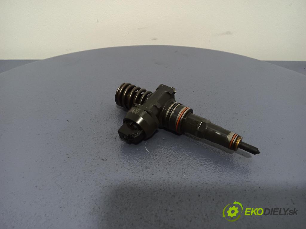 Audi A6 2002 vstřikovač 038130073AR