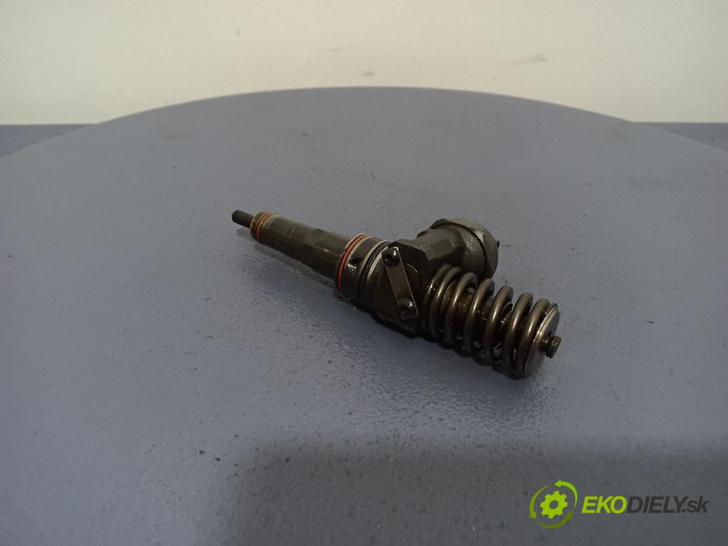 Audi A6 2002 vstřikovač 038130073AR