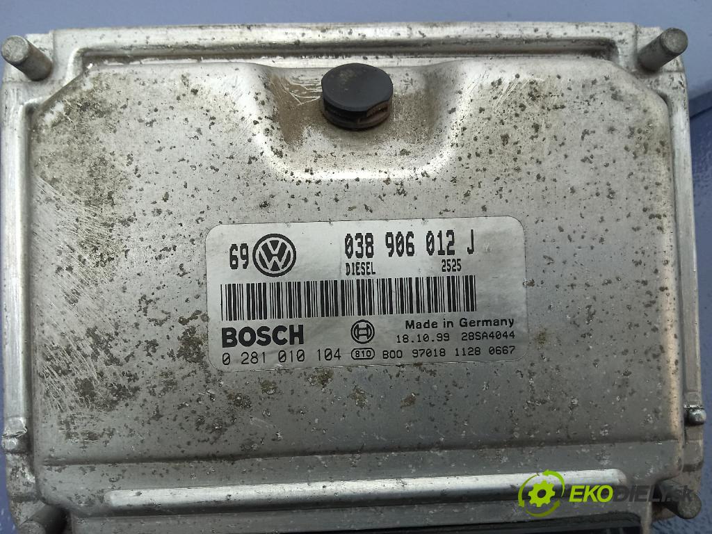 Volkswagen Golf 2000 řídící jednotka Motor: 038906012J