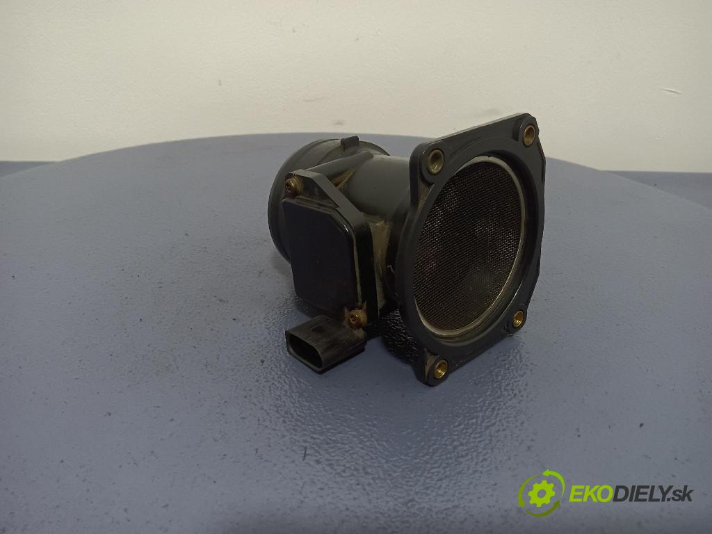 Audi A4 2002 váha vzduchu 06A906461B