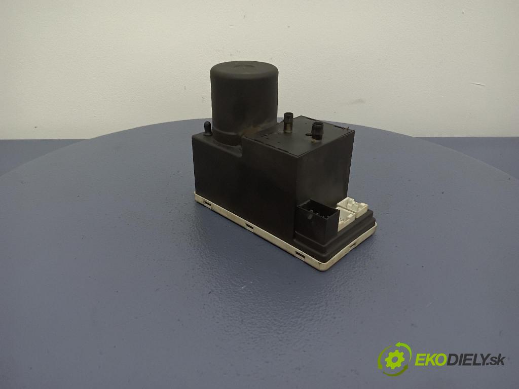 Audi A4 1997 čerpadlo Centrální Zámek 8L0862257