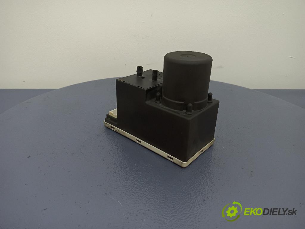 Audi A4 1997 čerpadlo Centrální Zámek 8L0862257