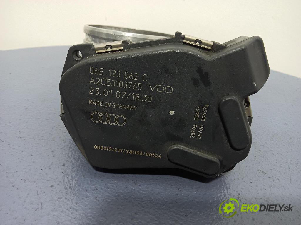 Audi A6 2007 klapka 06E133062C