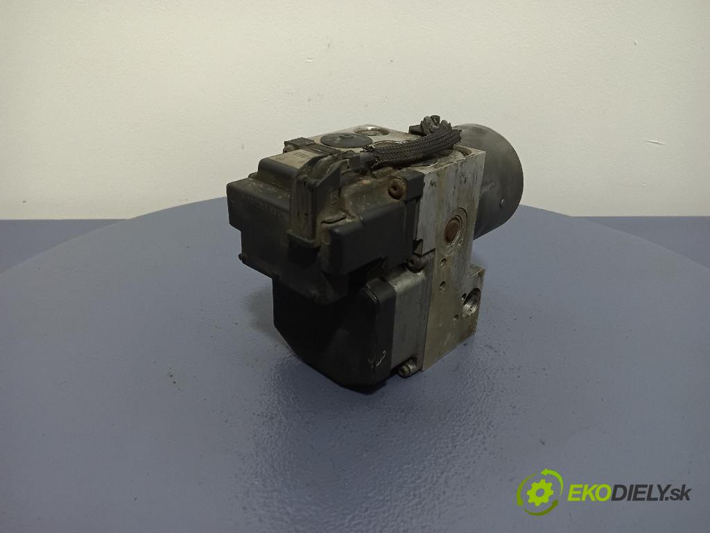 Volkswagen Passat 2000 čerpadlo ABS x 8E06141110AH