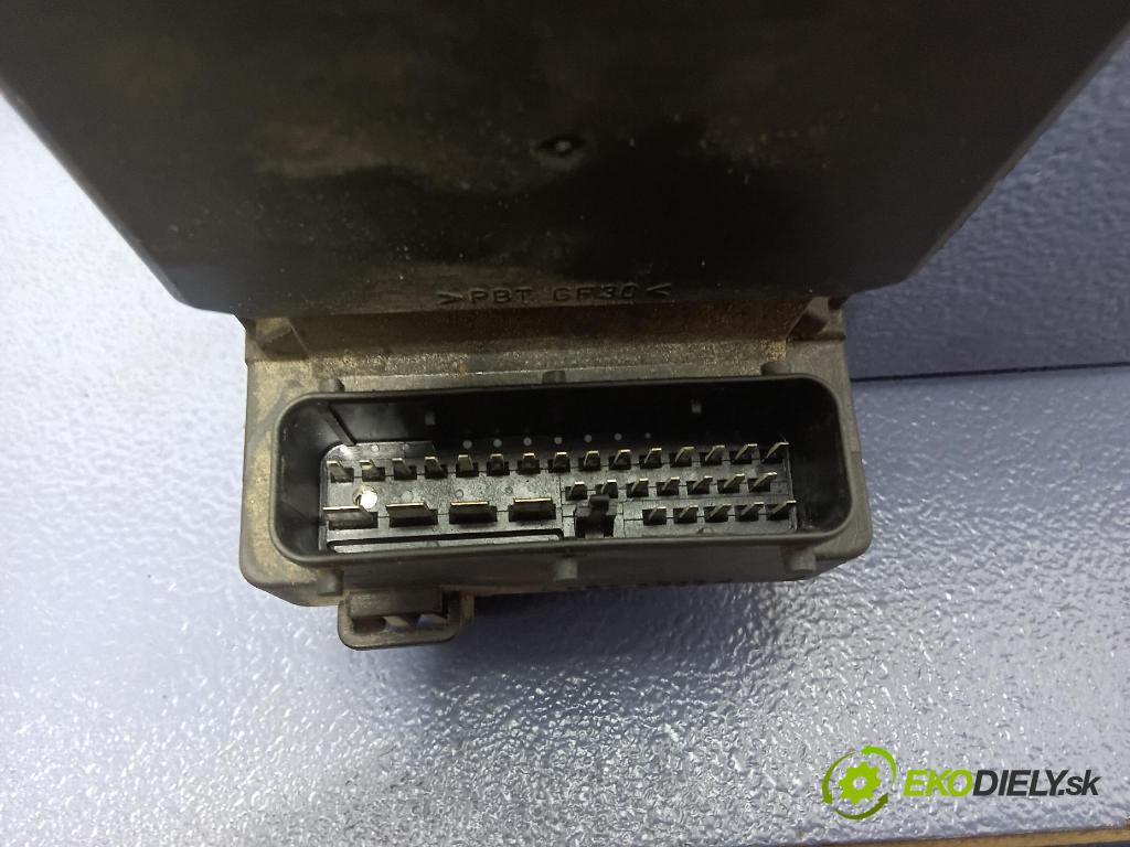Volkswagen Passat 2000 čerpadlo ABS x 8E06141110AH