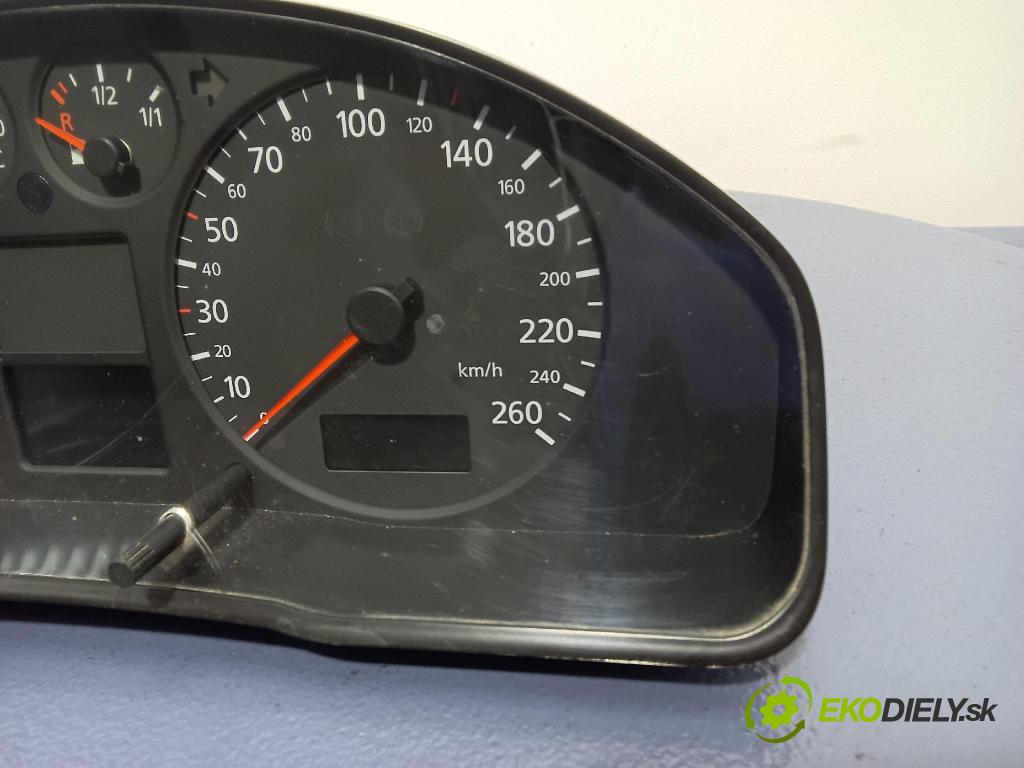 Audi A4 2000 prístrojovka/ budíky 8D0920900M