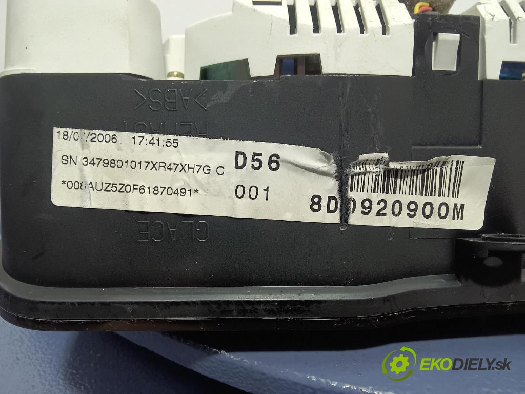 Audi A4 2000 prístrojovka/ budíky 8D0920900M