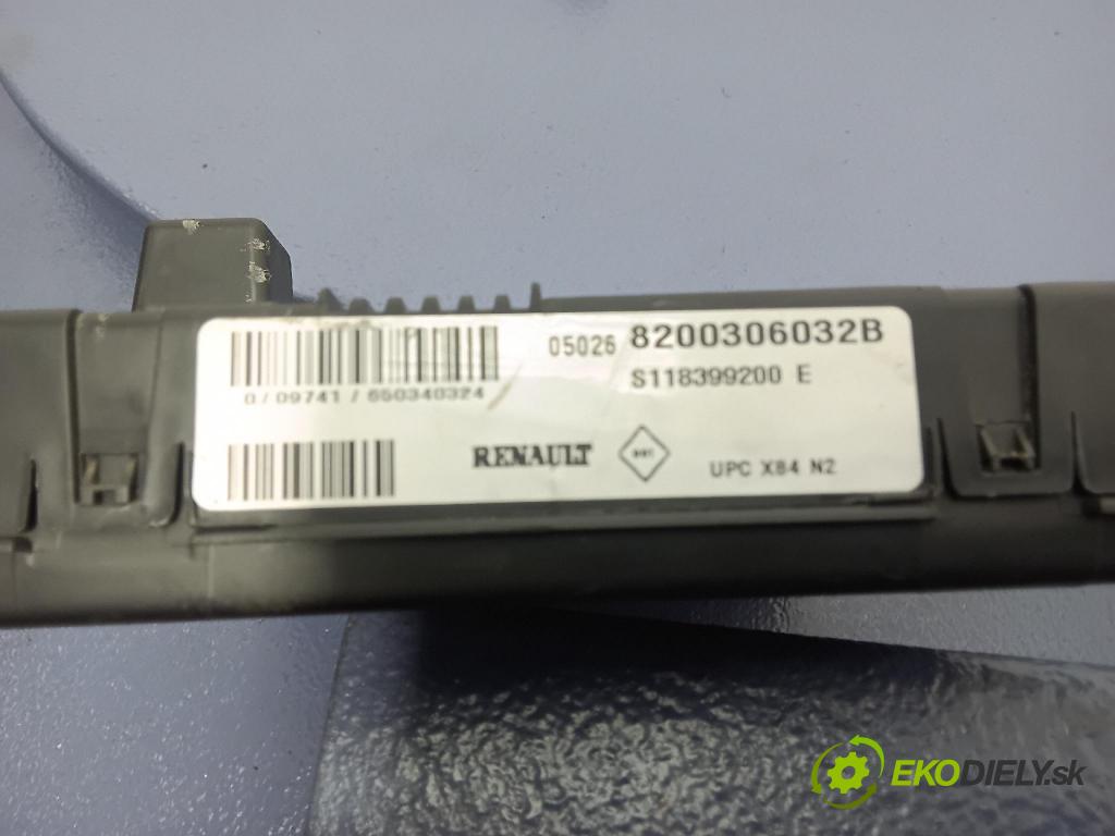 Renault Megane scenic 2005 skříňka Pojistky 8200306032B