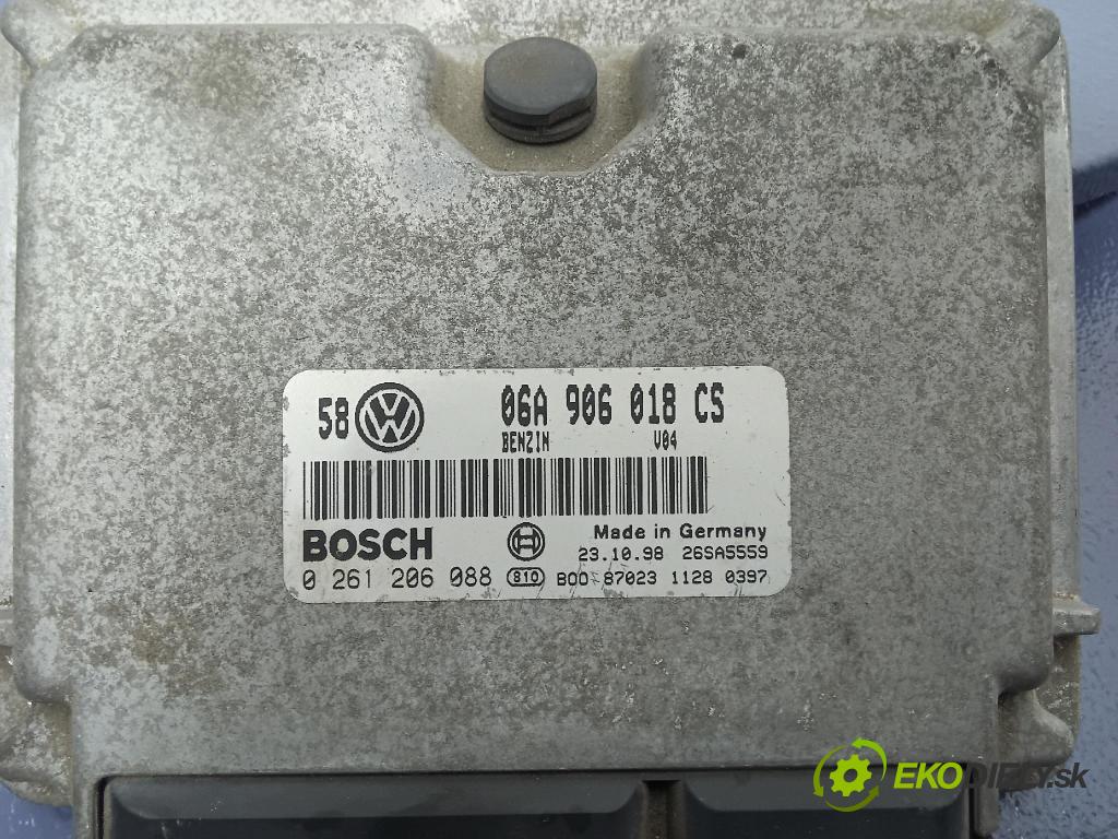 Volkswagen Bora 1998 řídící jednotka Motor: 06A906018CS