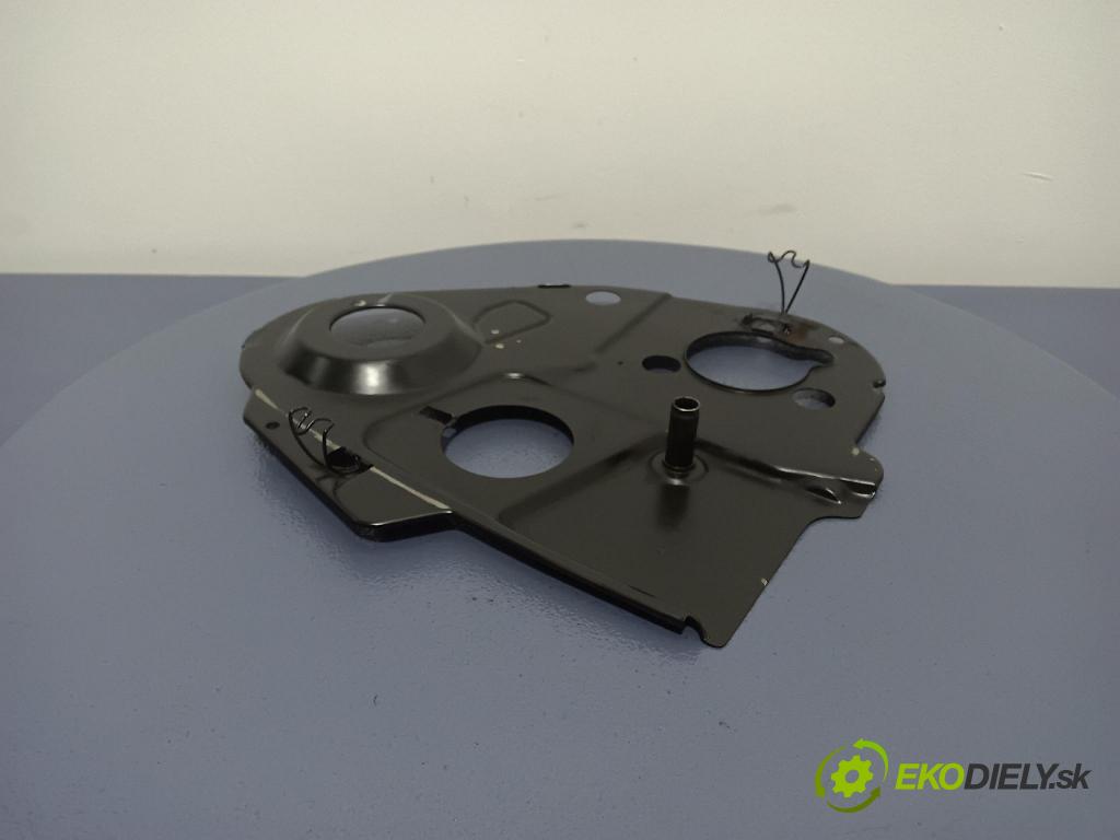 Audi A4 2000 kryt Motor: 028109143S