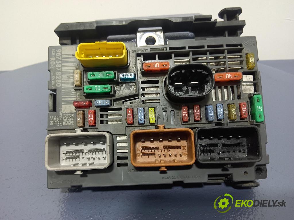 Peugeot 807 2009 skrinka Poistky: 9675878280