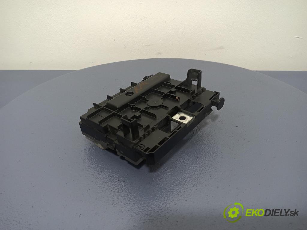 Peugeot 807 2009 skrinka Poistky: 9675878280