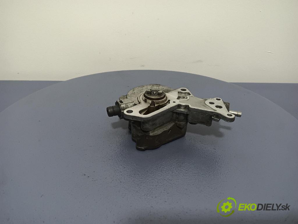 Skoda Praktik 2008 čerpadlo vakuová 038145209N