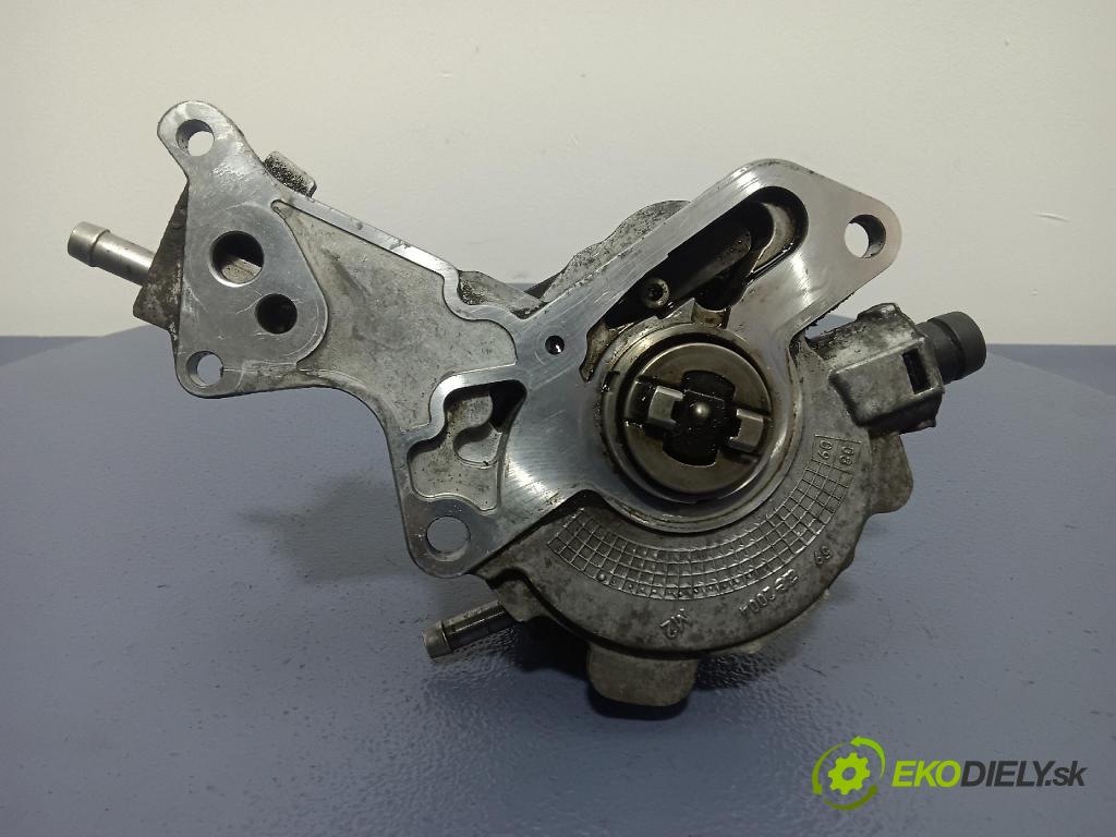 Skoda Praktik 2008 čerpadlo vakuová 038145209N