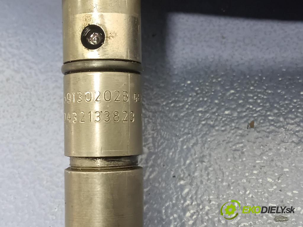 Volkswagen Passat 2001 vstřikovač 059130201A