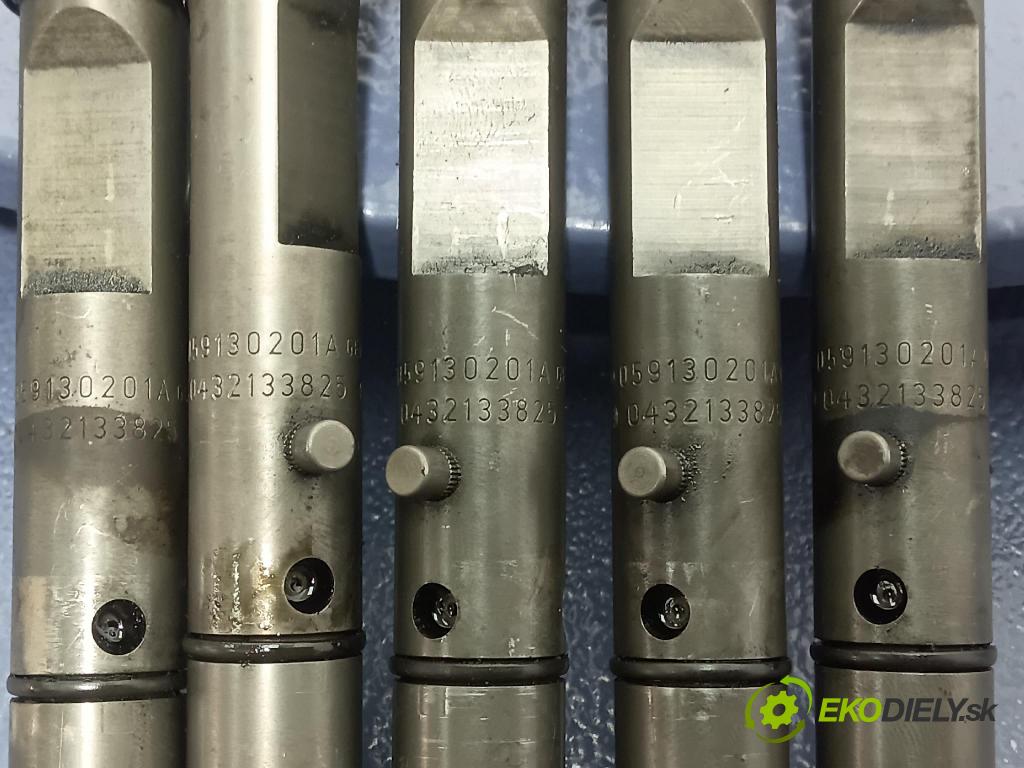 Volkswagen Passat 2001 vstřikovač 059130201A