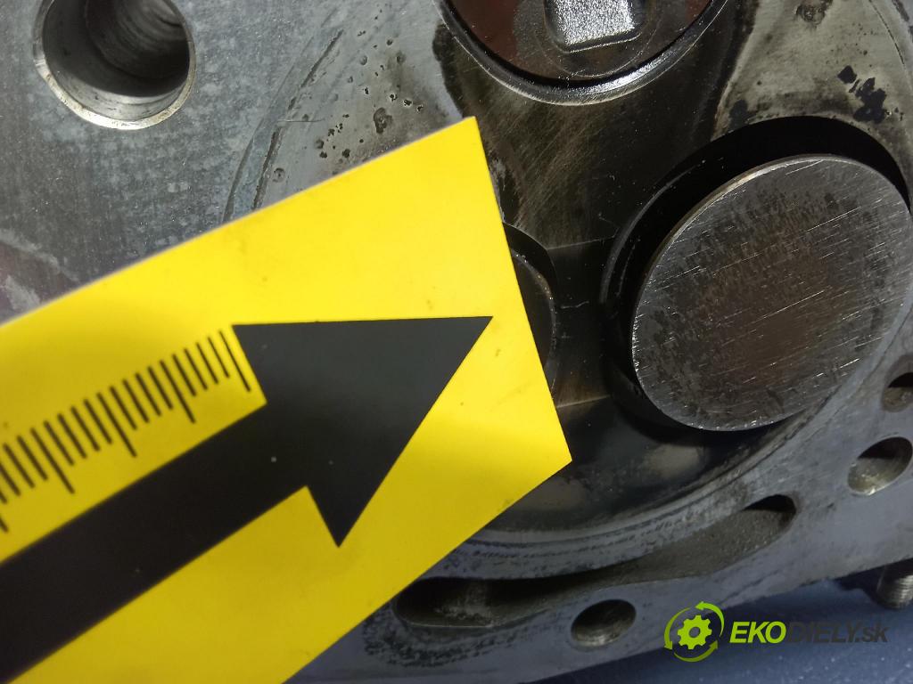Renault Master 2000 hlava Motor: 7450464