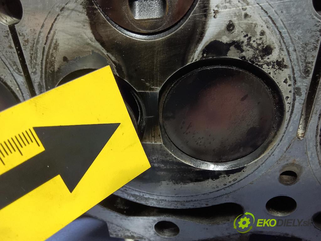 Renault Master 2000 hlava Motor: 7450464