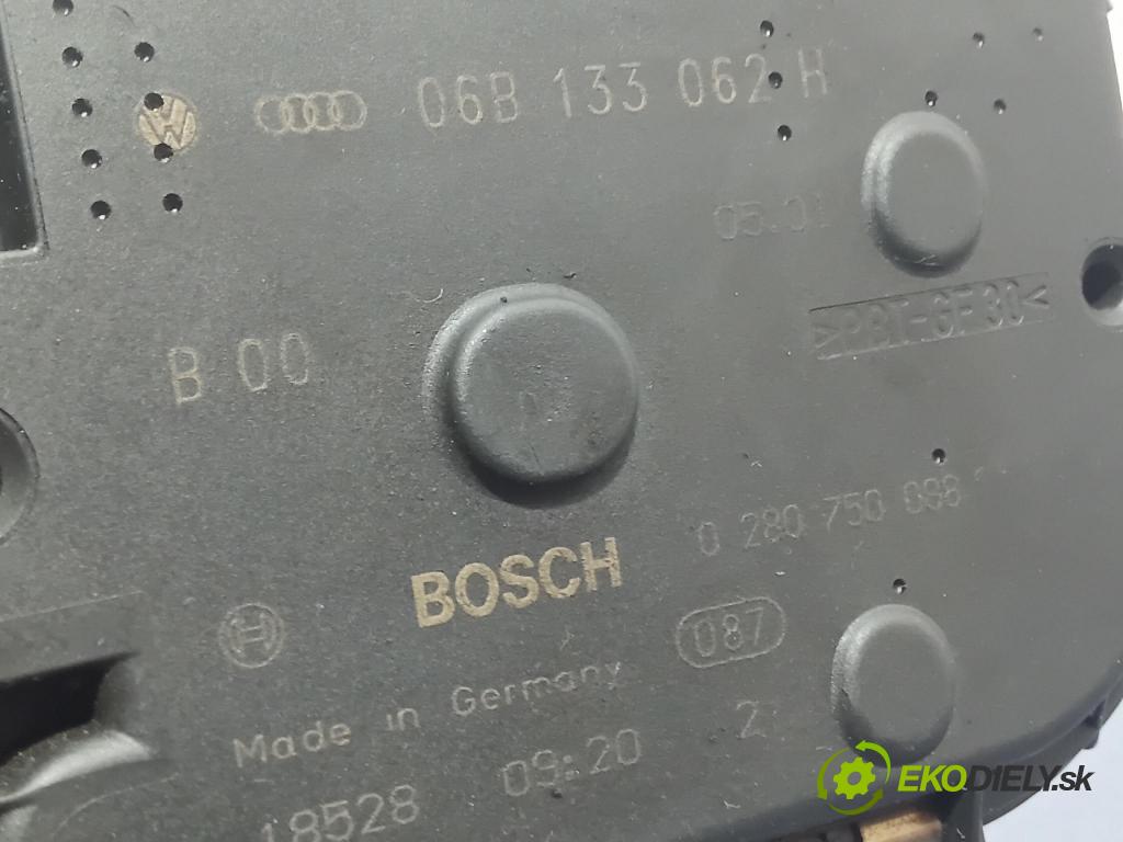 Audi A6 2002 škrticí klapka 06B133062H