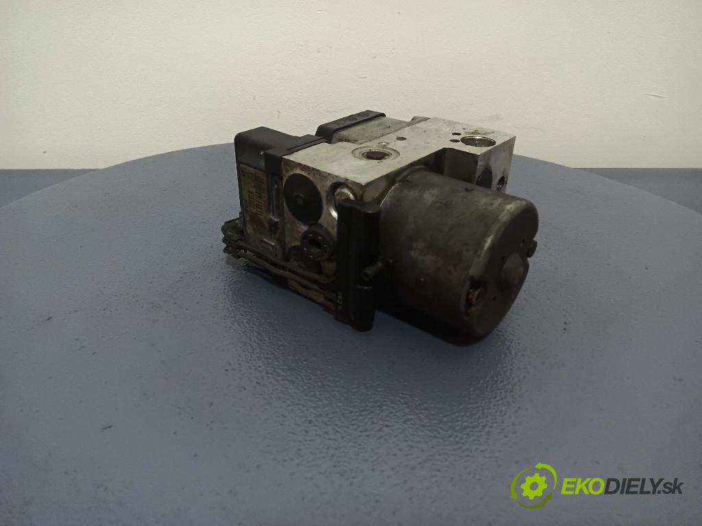 Volkswagen Passat 1999 čerpadlo ABS x 8E0614111AH