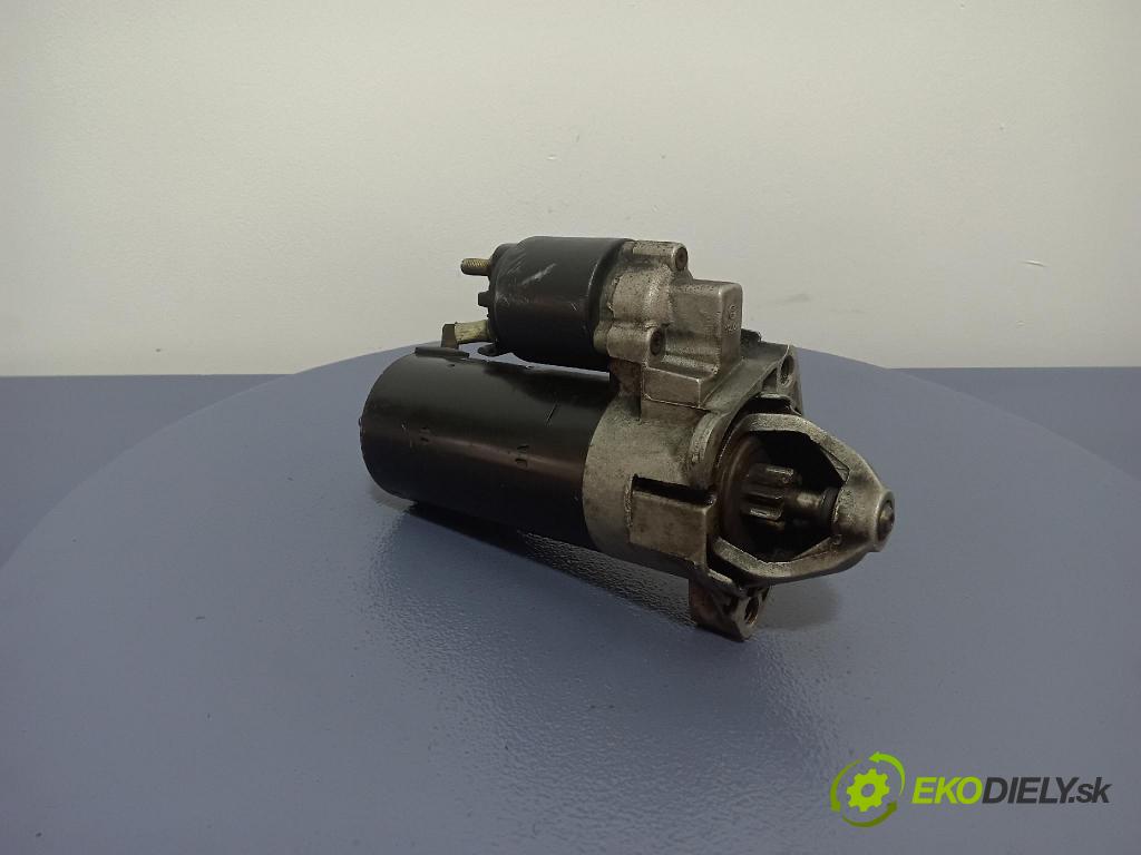 Volkswagen Passat 1999 štartér 068911024G