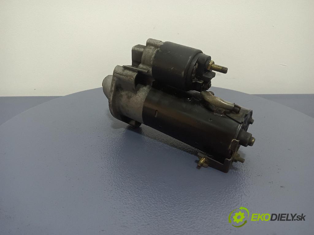 Volkswagen Passat 1999 štartér 068911024G