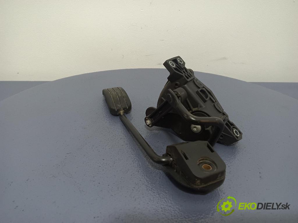 Renault Clio 2002 pedal Plyn: 8200089851