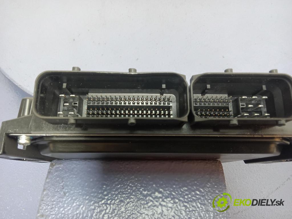 Mazda 5 2006 riadiaca jednotka Motor: 275800-6455