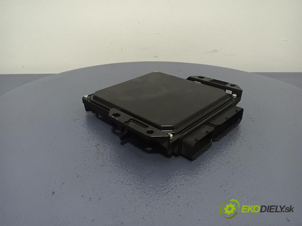 Mazda 5 2006 riadiaca jednotka Motor: 275800-6455