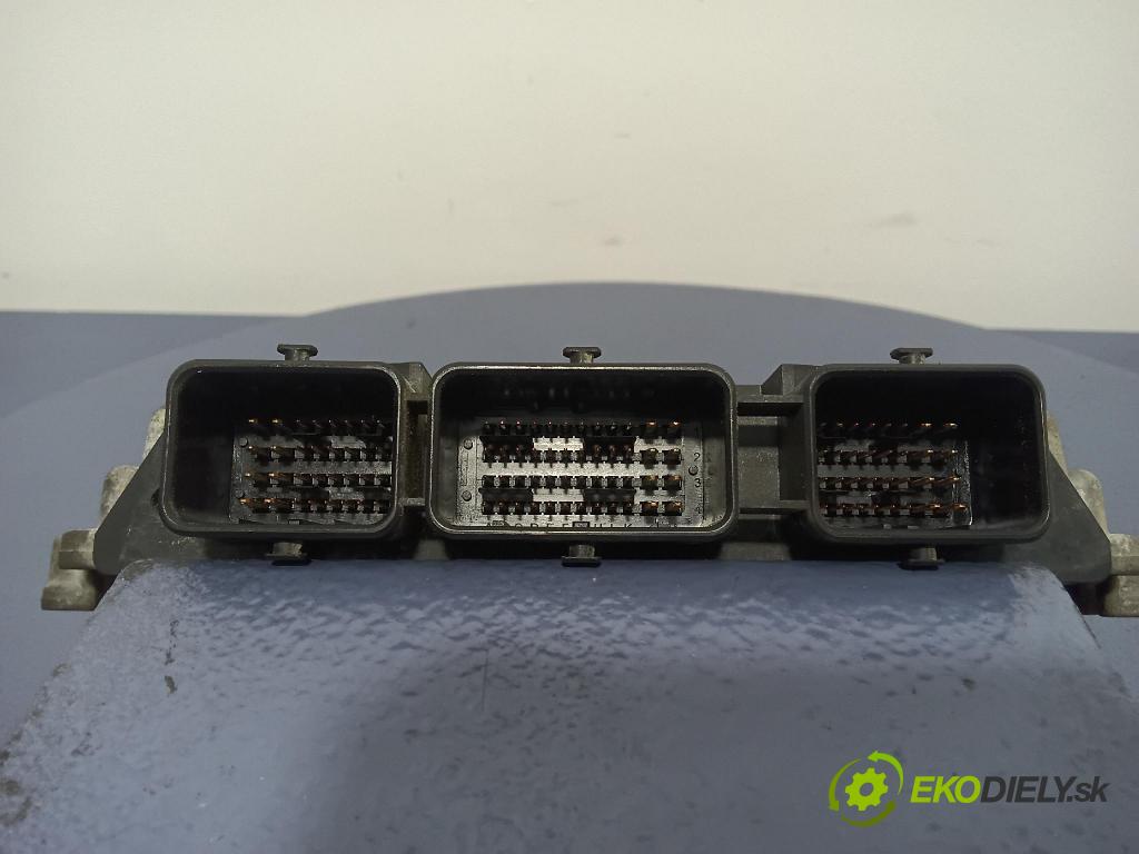 Renault Trafic 2006 řídící jednotka Motor: 8200051608