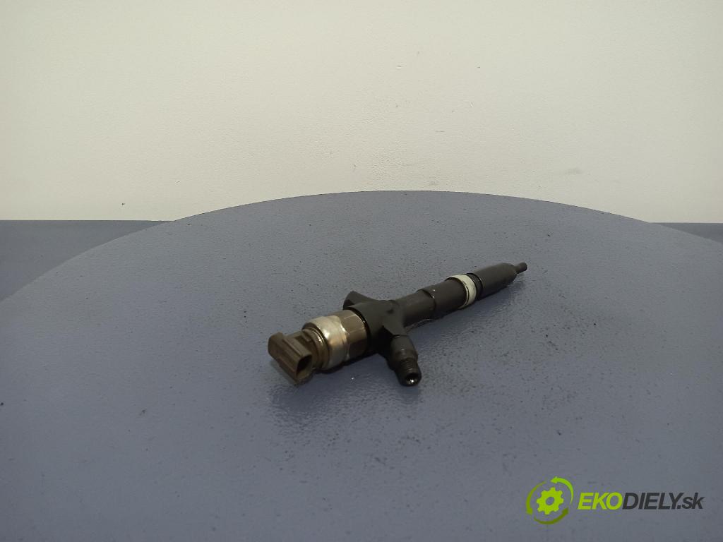 Toyota Corolla 2004 vstřikovač 23670-0G010