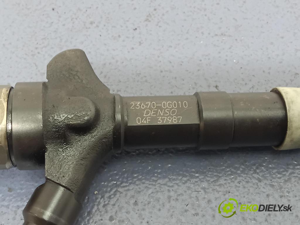 Toyota Corolla 2004 vstřikovač 23670-0G010