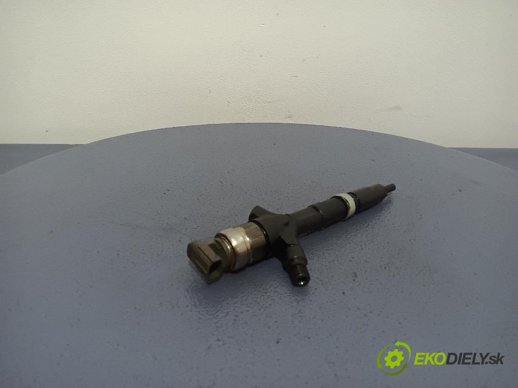 Toyota Corolla 2004 vstřikovač 23670-0G010