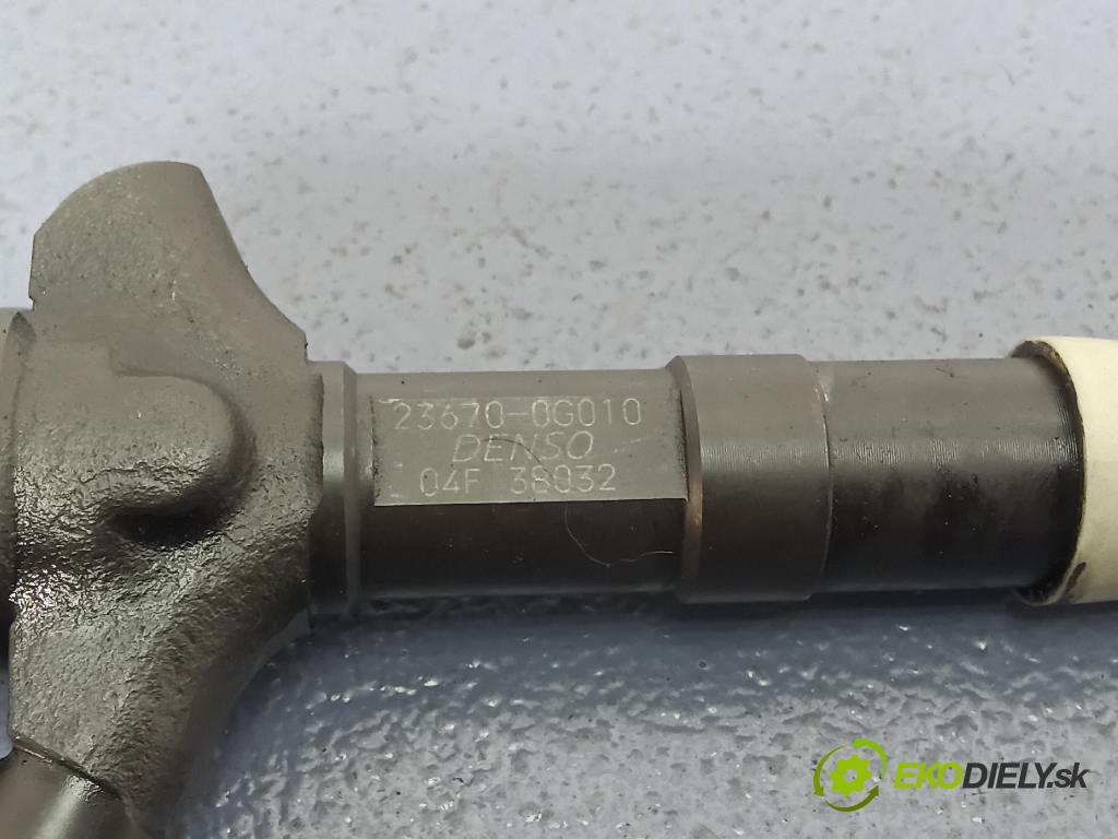 Toyota Corolla 2004 vstřikovač 23670-0G010