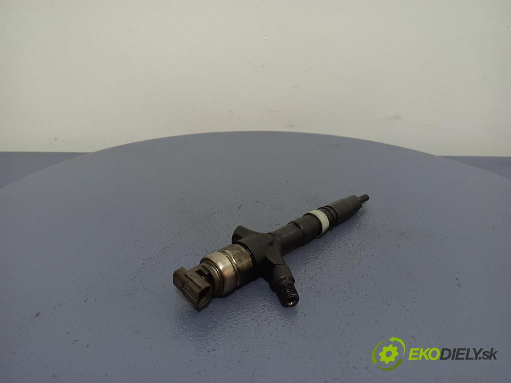 Toyota Corolla 2004 vstřikovač 23670-0G010