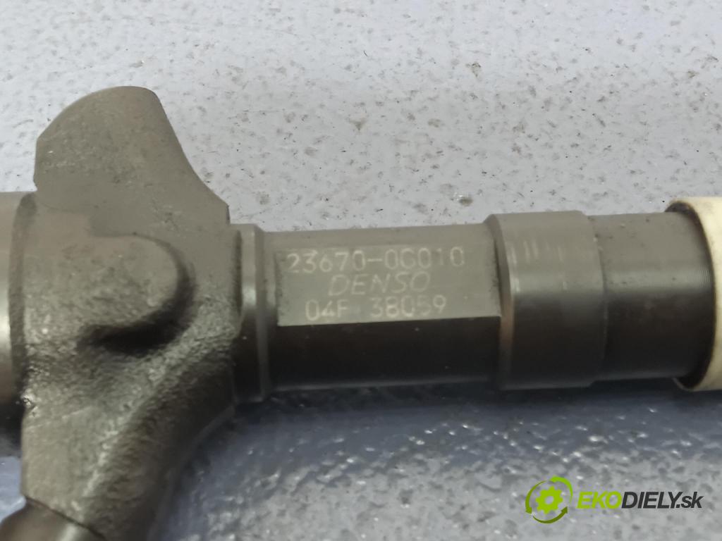 Toyota Corolla 2004 vstřikovač 23670-0G010