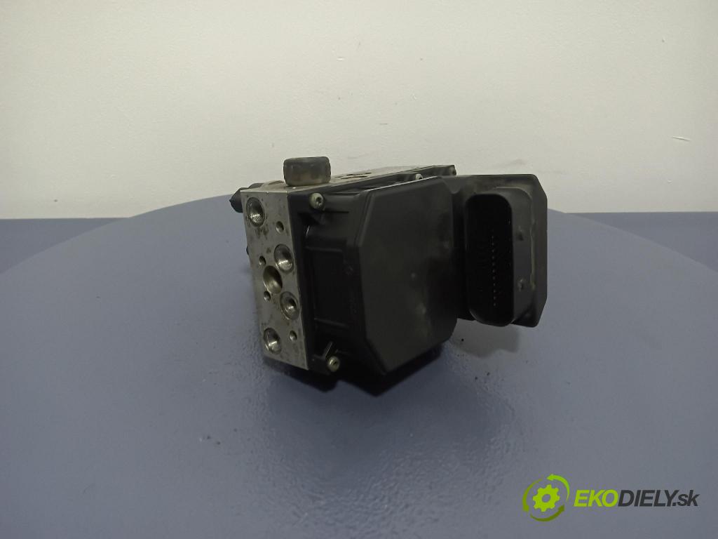 Volkswagen Passat 2003 čerpadlo ABS x 4B0614517G