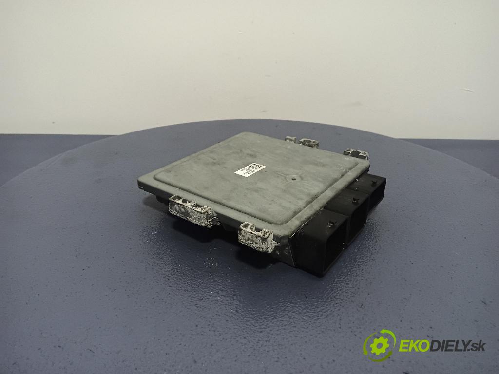 Volvo V50 2011 řídící jednotka Motor: 30788975