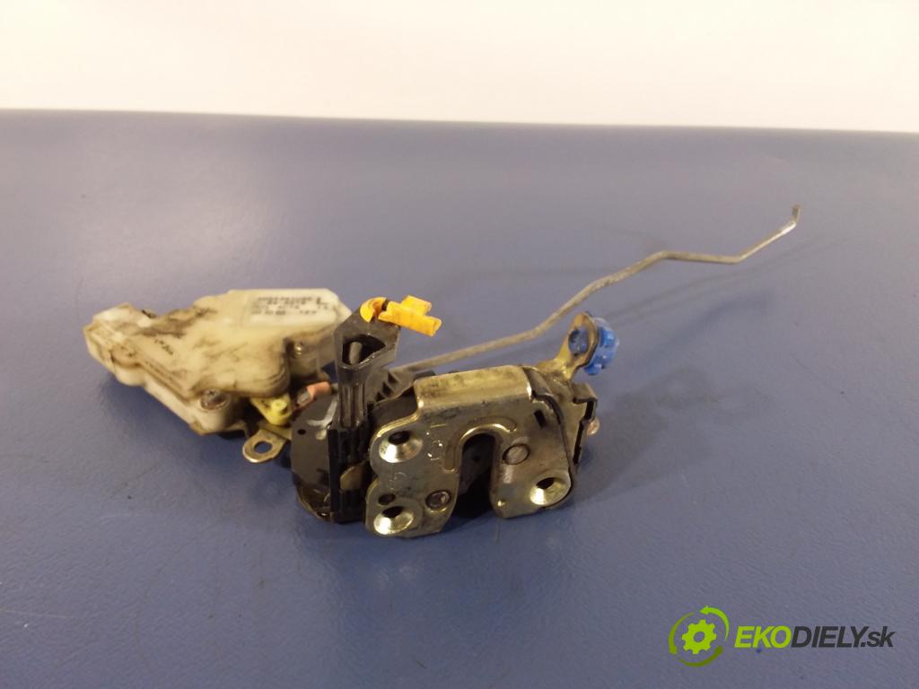 Nissan Almera tino 2001 zámek dveře před Levý: 