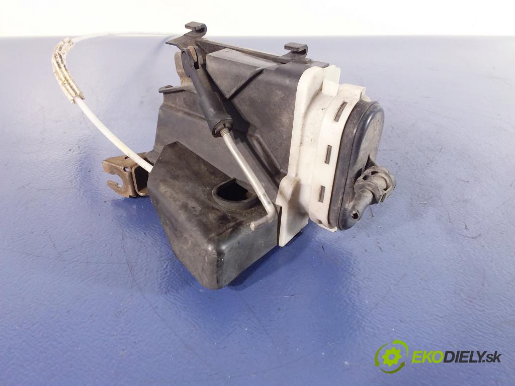 Audi A6 1995 zámek dveře Zad: v pravo: