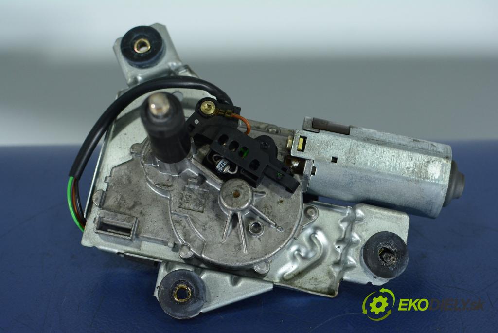 Mitsubishi Carisma 2001 motor: Stierače: zad 0390206517
